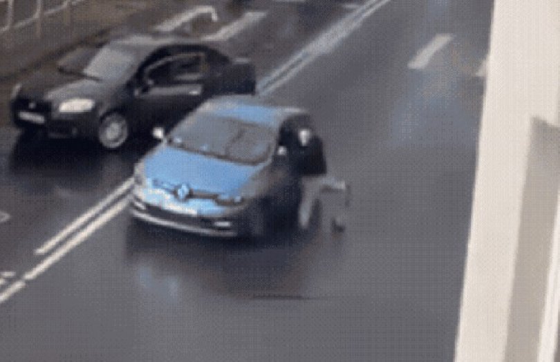 Homem arrastado por carro ao tentar arrancar chave de motorista | FOLHAMAX