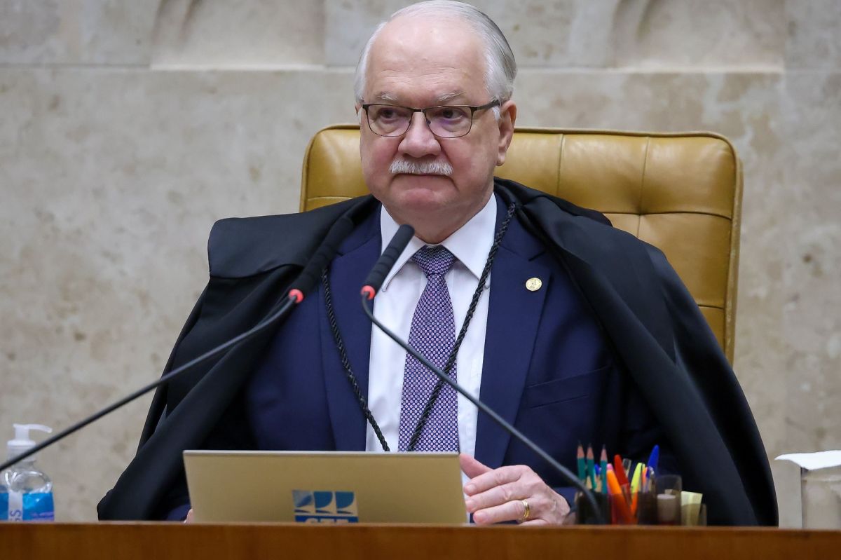 Fachin afasta Mendonça de caso contra Moraes e suspende apurações