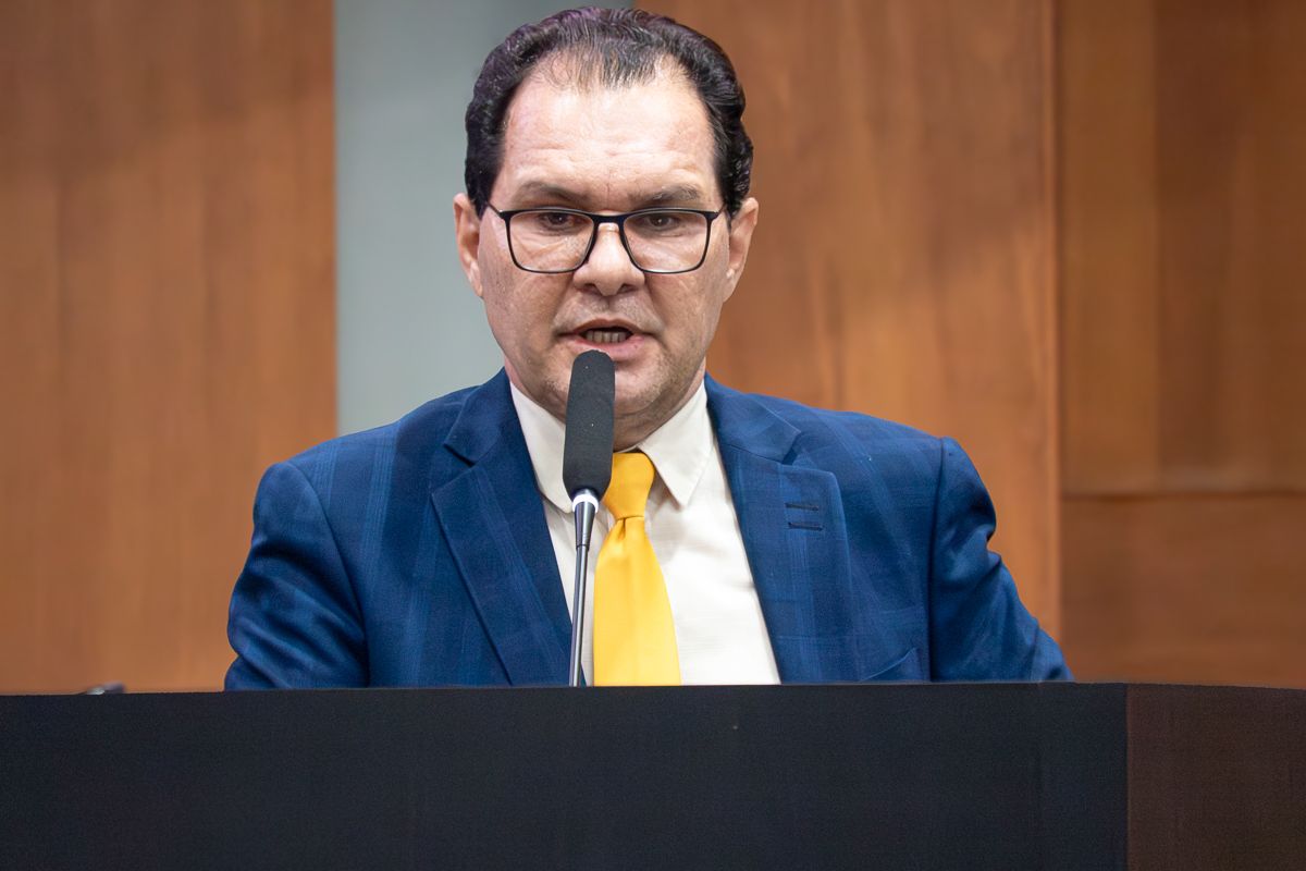 Justiça proíbe deputado de se aproximar de empresária em MT