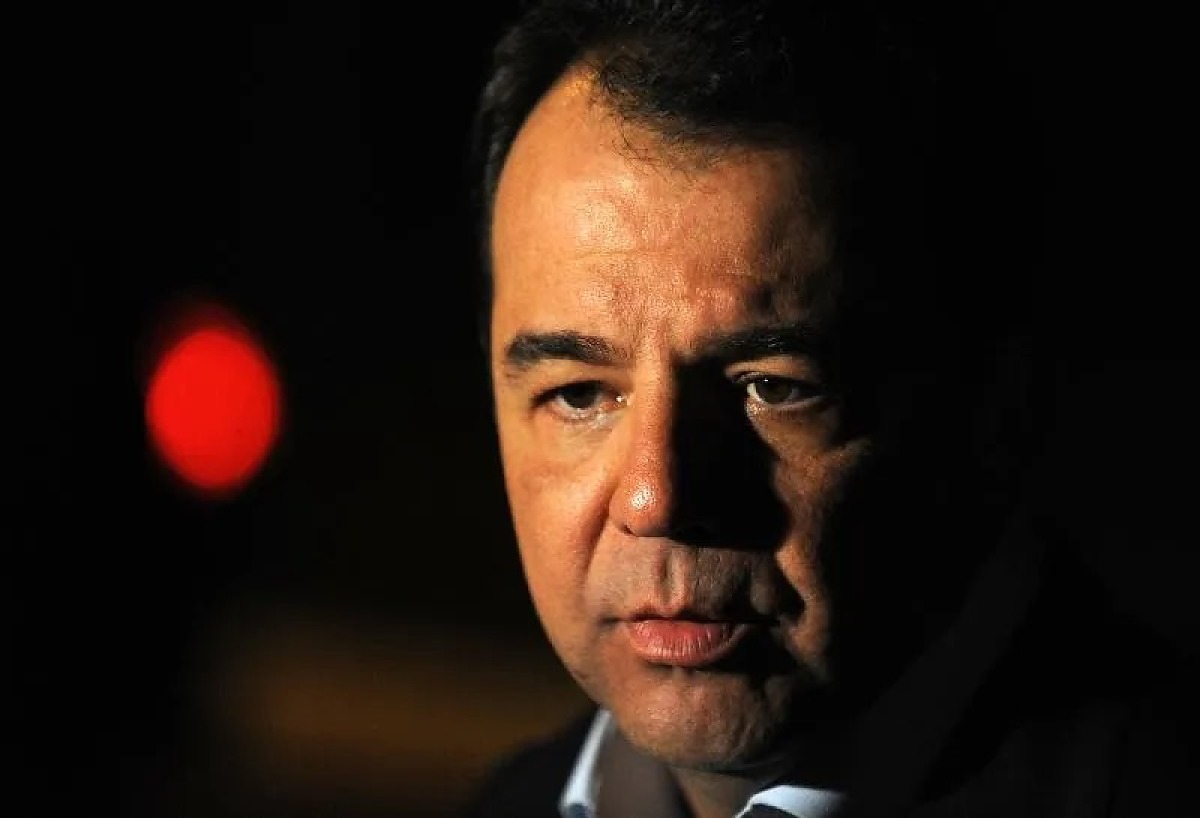 De chá de luxo a TV de 65 polegadas: veja regalias de Cabral na prisão | Rdnews
