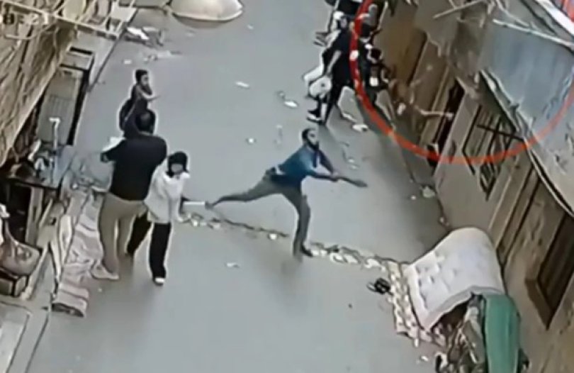 Vdeo mostra homem salvando criana que caiu de prdio | FOLHAMAX