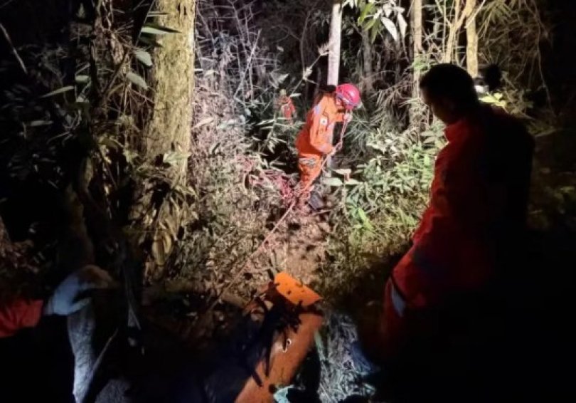 Casal cai e morre aps andar na borda de cachoeira de 85m | FOLHAMAX