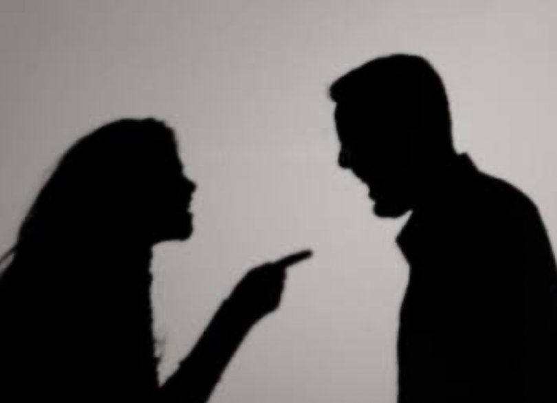 Ciumenta rasga roupa do marido; o impede de sair e PM acionada | FOLHAMAX