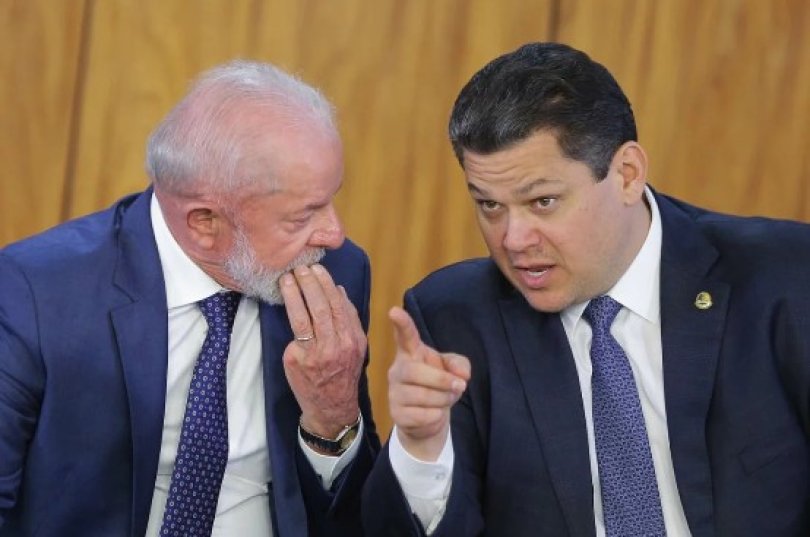 Alcolumbre e Lula deixam ‘futricas’ para trs por reeleies | FOLHAMAX