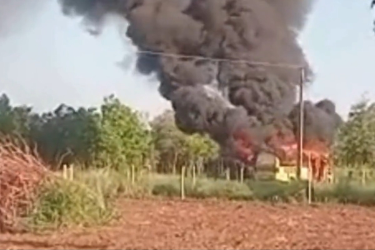 Pane elétrica causa incêndio em ônibus escolar em Chapada dos Guimarães; vídeo | Rdnews