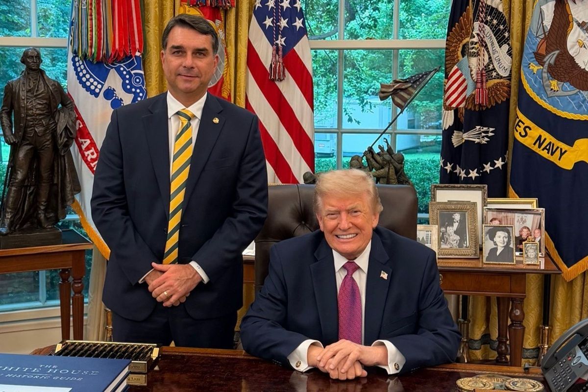 Trump e assessores ajudaram Flávio Bolsonaro a fugir do Brasil