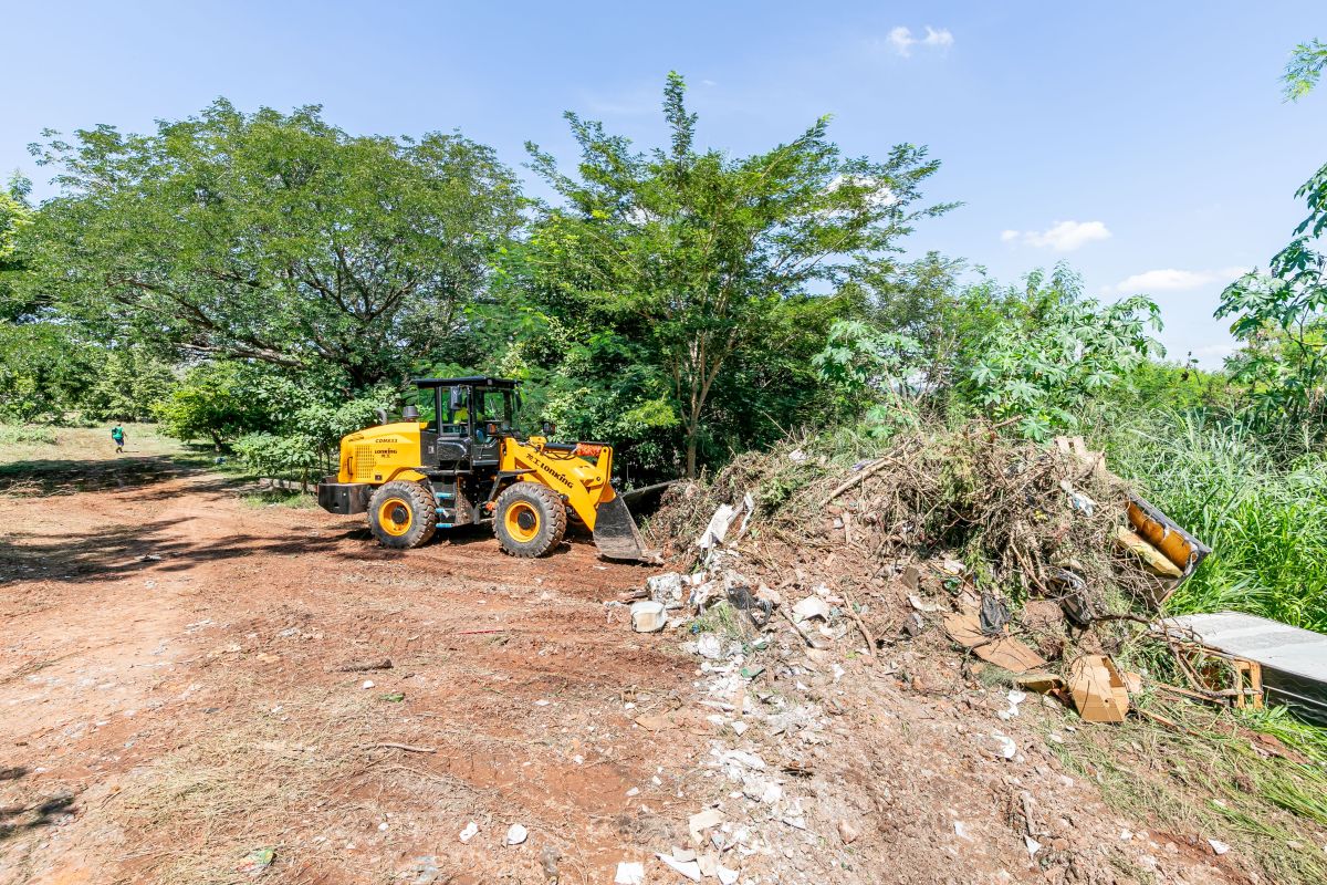 Agentes reforçam limpeza em pontos com risco de alagamento