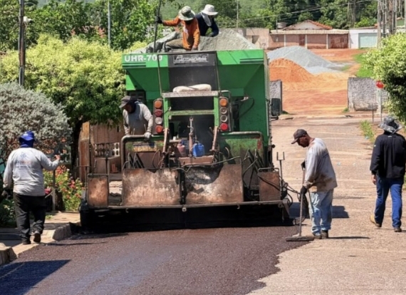 General Carneiro realiza microrrevestimento asfáltico e orienta moradores durante obras Microrrevestimento vai garantir melhorias nas vias públicas e melhorar a trafegabilidade de veículos.
