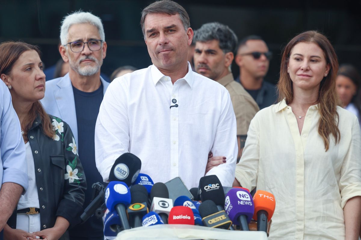 Avião que levaria Flávio e família parte do Equador em direção a Miami