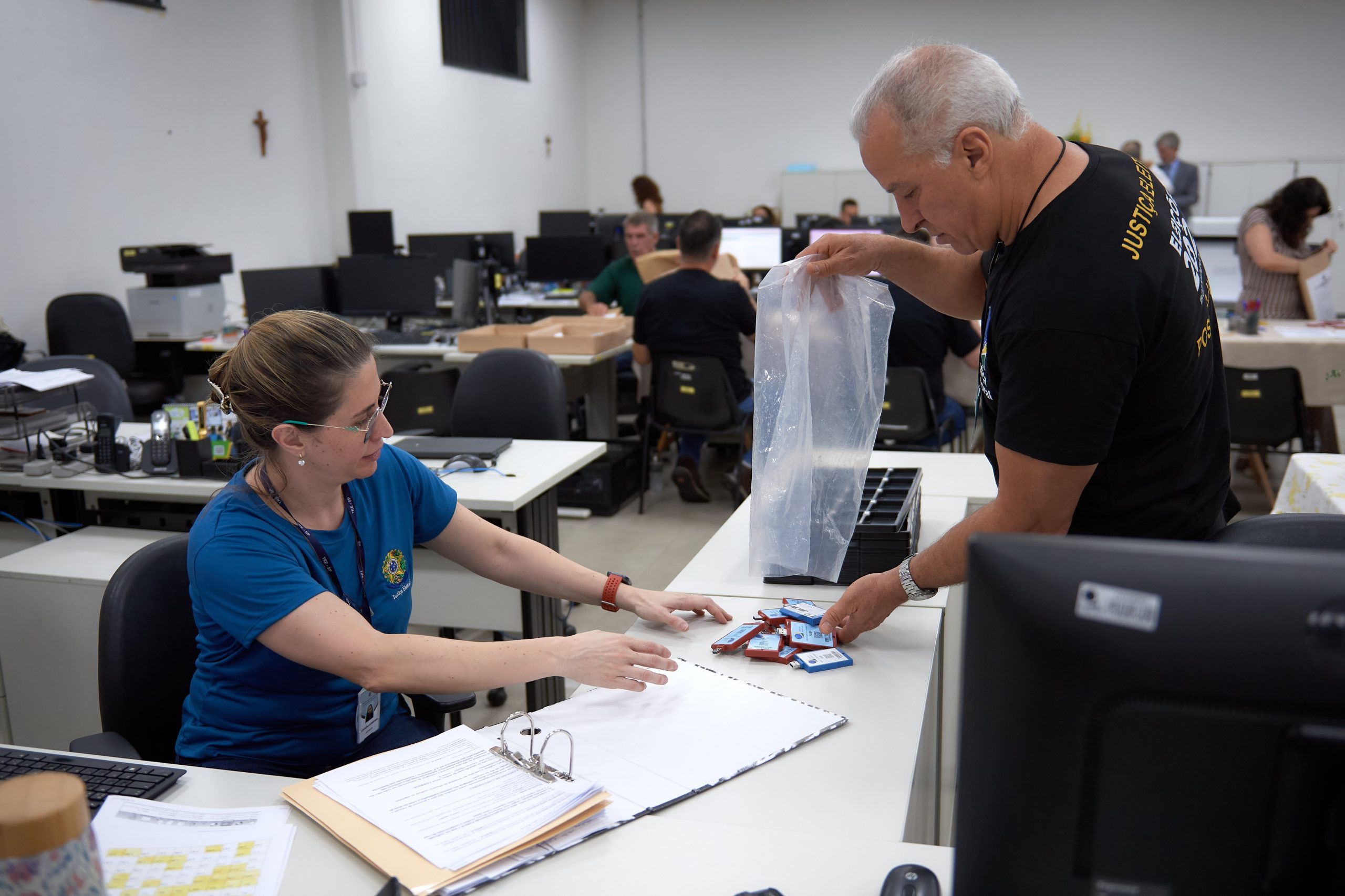AO VIVO: Em Guariba, eleitores ainda estão nas filas para votar
